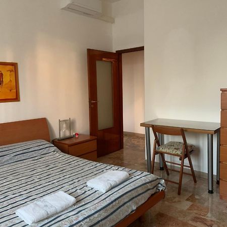 Comfortable Apartament 2 Bedroom Suitable 2-5 Pax Bologna Luaran gambar